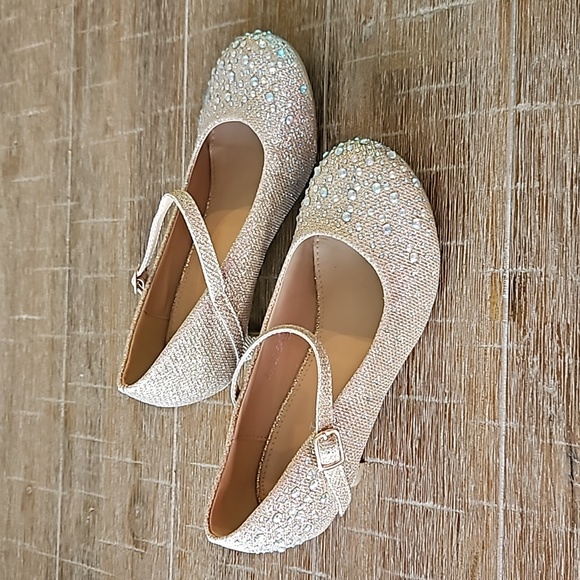 Lucky Top Gold Sparkle Kitten Heel for Little Girls, Size 3 - Picture 2 of 3